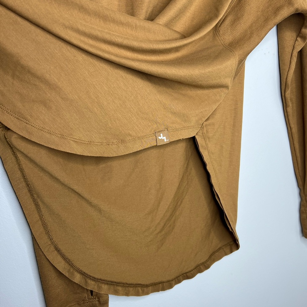 JOYLAB wide neck/boat neck curved hem top. Thumb holes on sleeves. XS - Picture 5 of 6